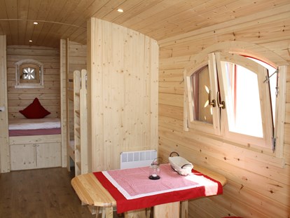 Luxuscamping - Sauna - Fühlen Sie sich wohl in der Geborgenheit dieser besonderen
 UrLaubsform. Natürlich sorgt eine Heizung für eine wohlige Wärme. - Ur Laub`s Hof